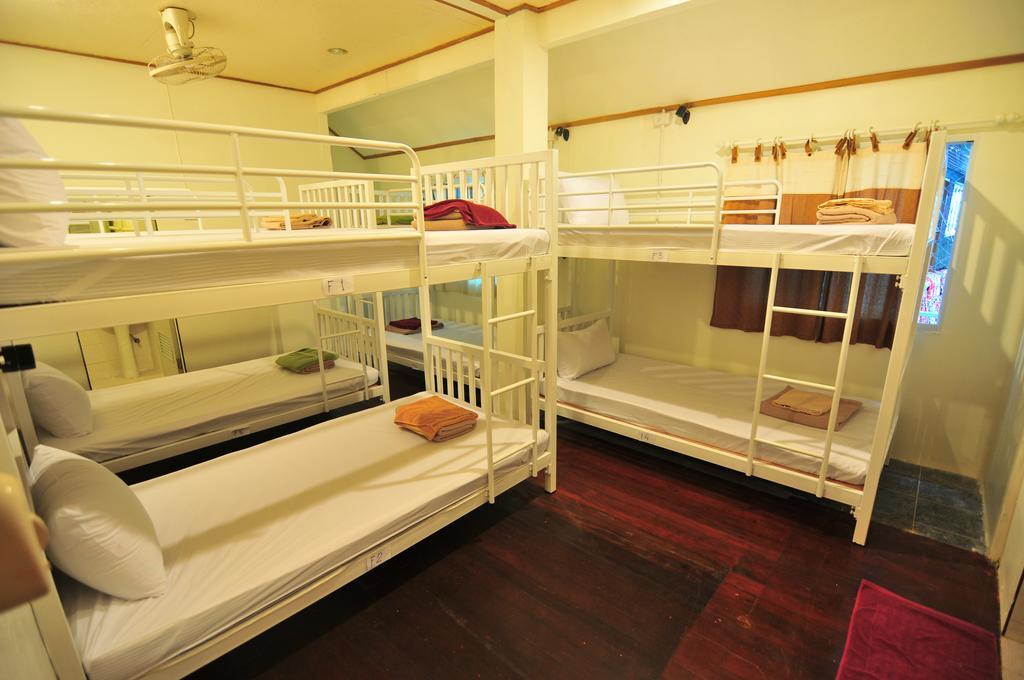 October Hostel Phi Phi Don Room photo