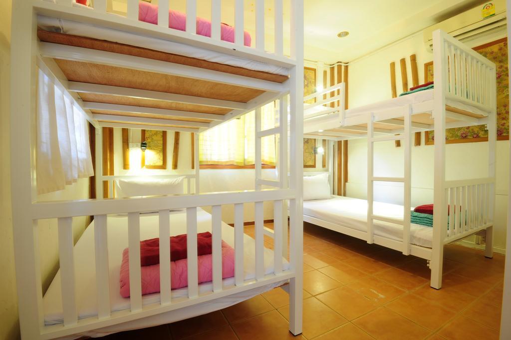 October Hostel Phi Phi Don Exterior photo