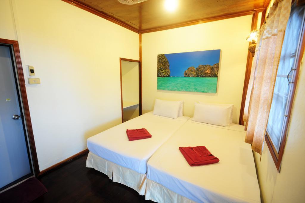 October Hostel Phi Phi Don Exterior photo