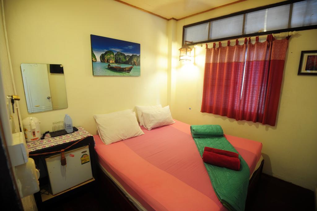 October Hostel Phi Phi Don Exterior photo